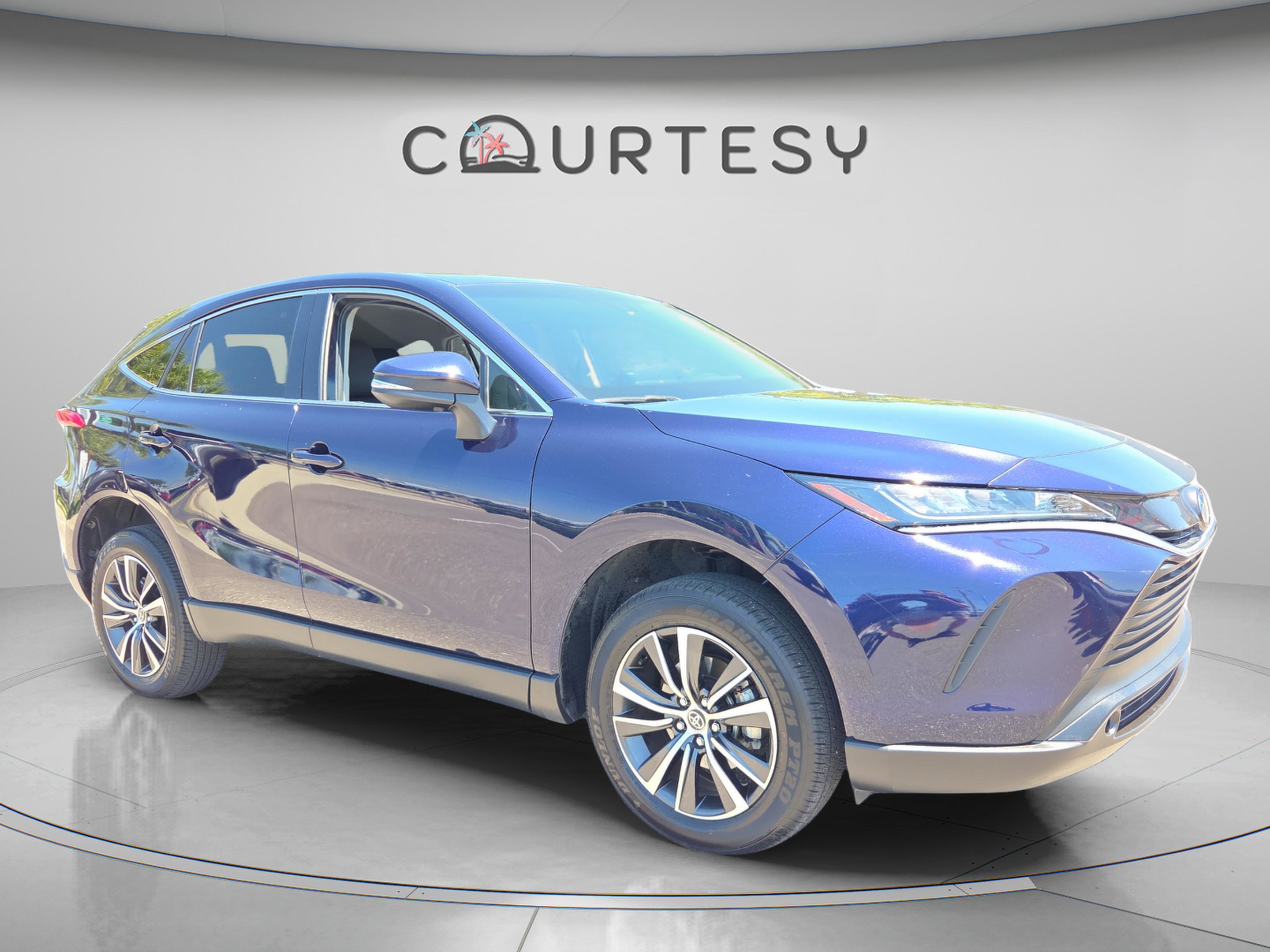 Certified 2022 Toyota Venza LE image 7