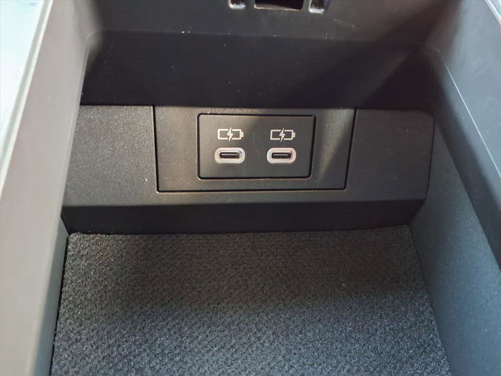 Used 2025 Toyota Prius Limited image 10