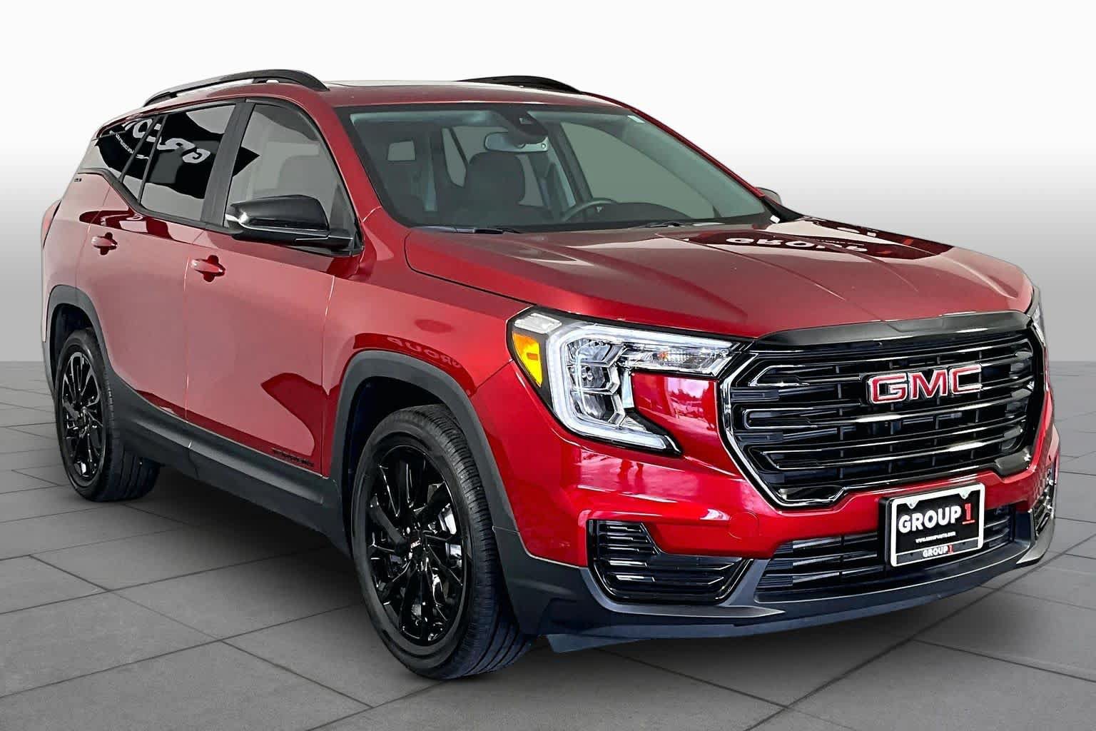 Used 2024 GMC Terrain SLE w/ Driver Convenience Package FWD image 3