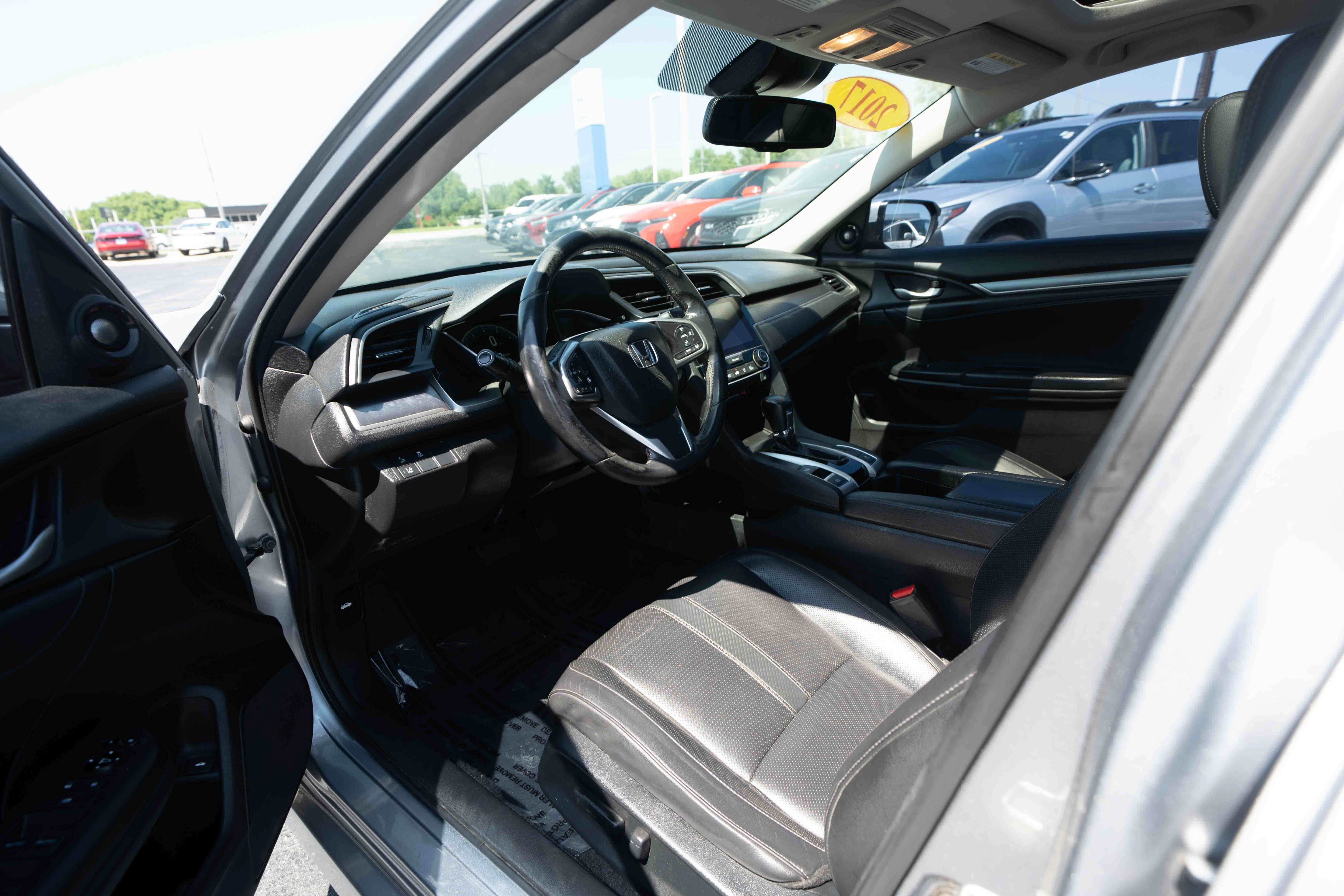 Used 2017 Honda Civic Touring image 8