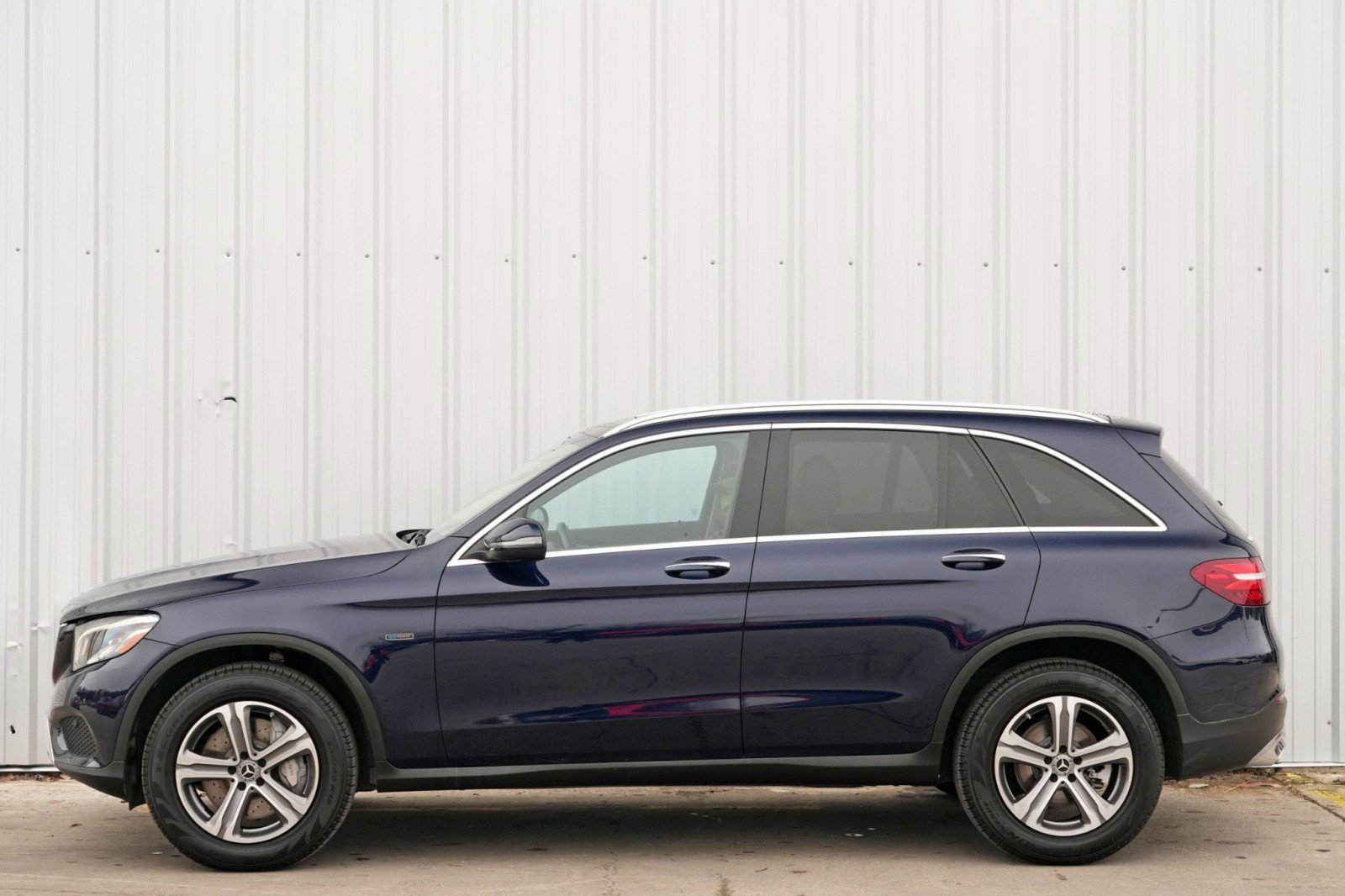Used 2019 Mercedes-Benz GLC 350e 4MATIC w/ Premium Package image 48