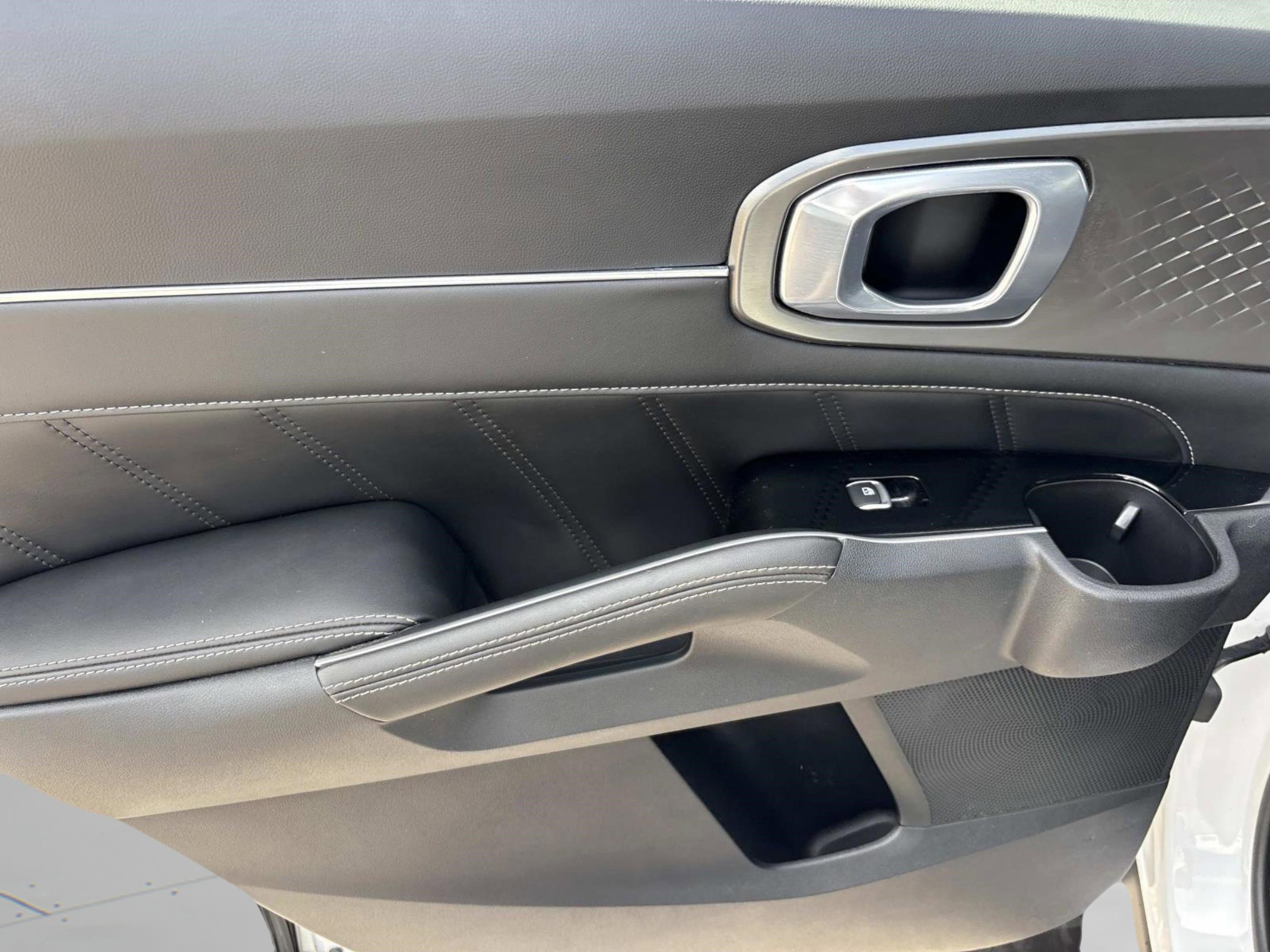 Used 2023 Kia Sorento SX image 19