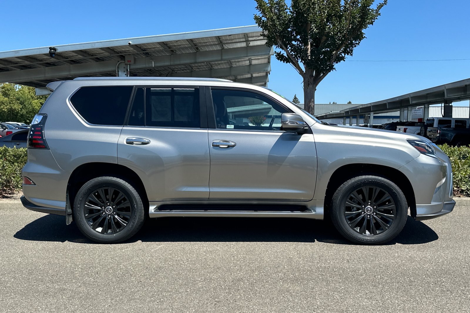 Certified 2023 Lexus GX 460 Luxury w/ Sport Design Package AWD/4WD image 3