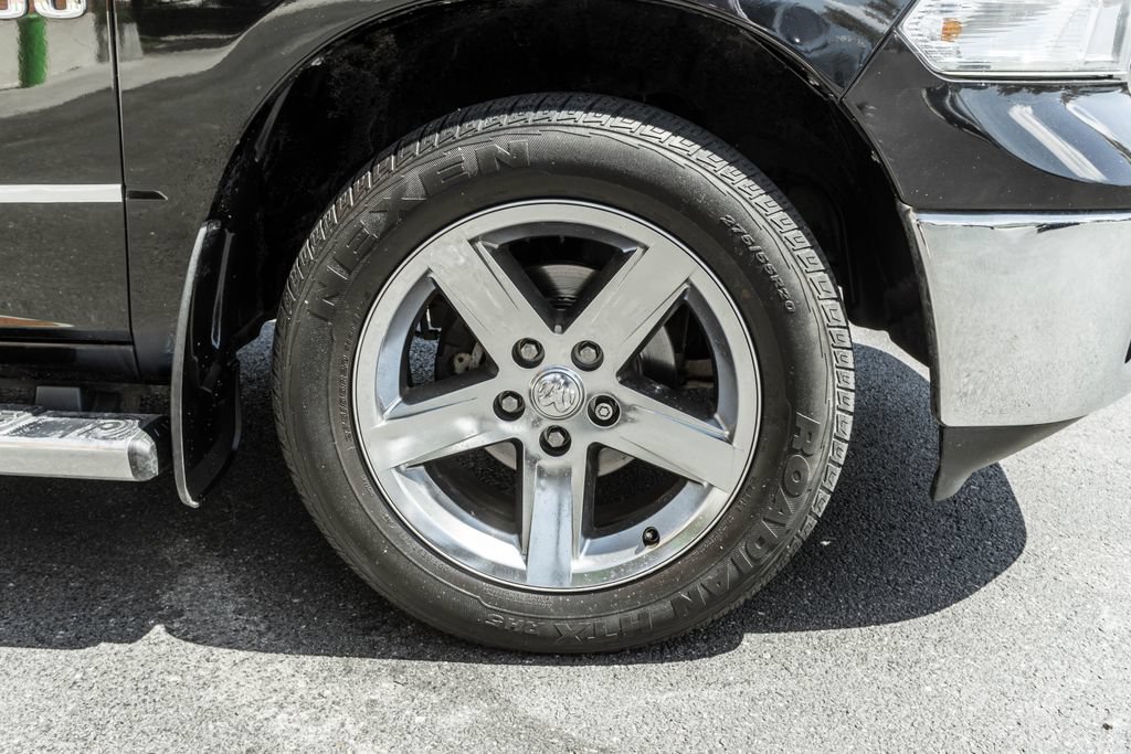 Used 2016 RAM 1500 Classic SLT w/ SLT Plus D←cor Group AWD/4WD image 5