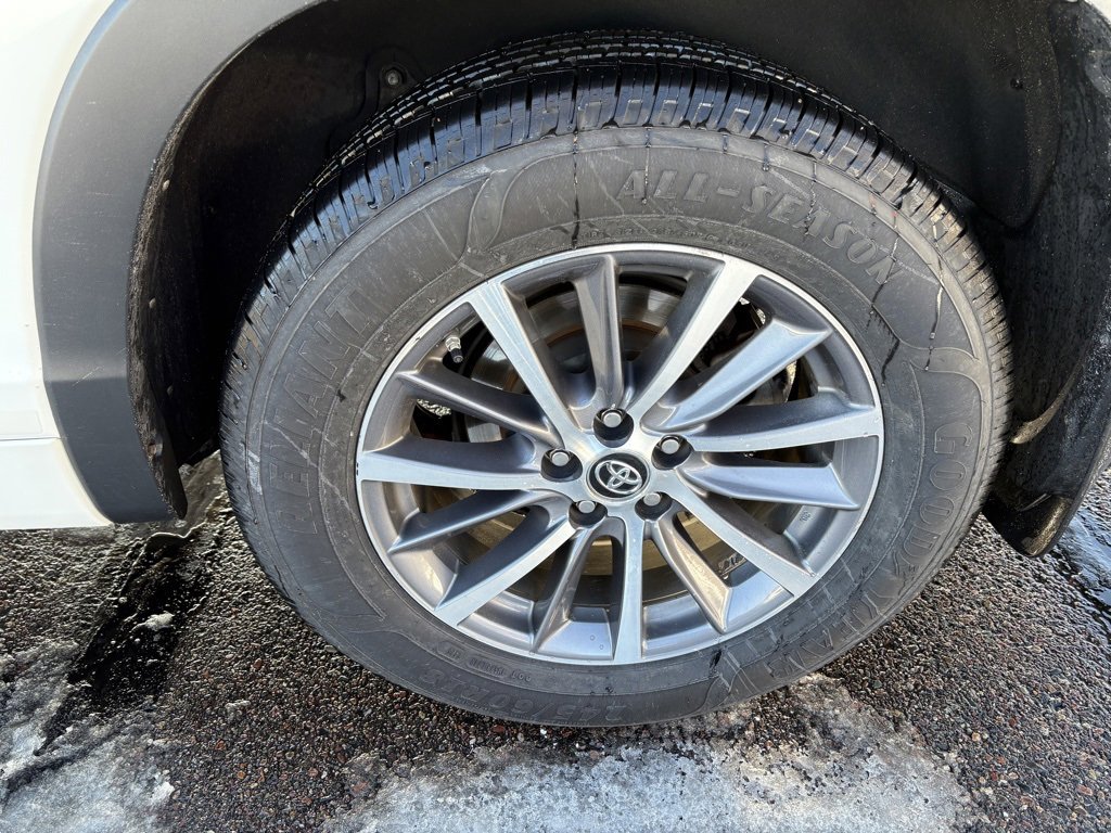 Used 2017 Toyota Highlander XLE image 22