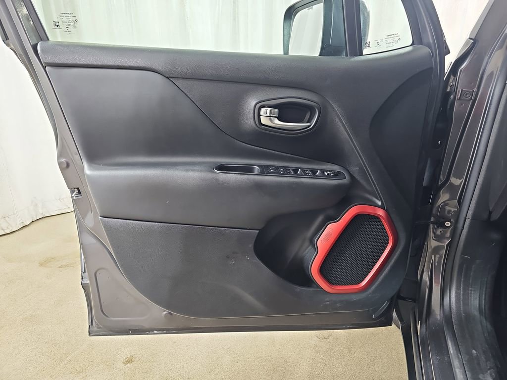Used 2018 Jeep Renegade Trailhawk w/ UConnect 8.4 Nav Group image 32