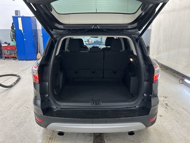 Used 2017 Ford Escape SE w/ Equipment Group 201A image 6