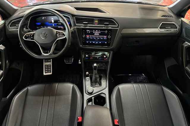 Used 2024 Volkswagen Tiguan SE R-Line image 17