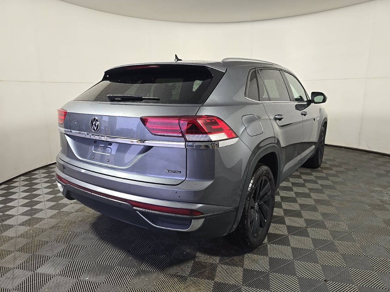 Used 2023 Volkswagen Atlas Cross Sport SE w/ Panoramic Sunroof Package AWD/4WD image 2