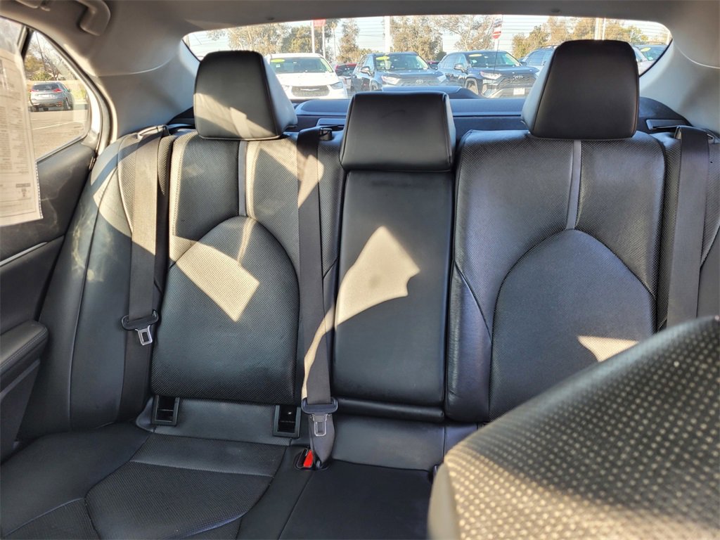Used 2021 Toyota Camry XLE image 11