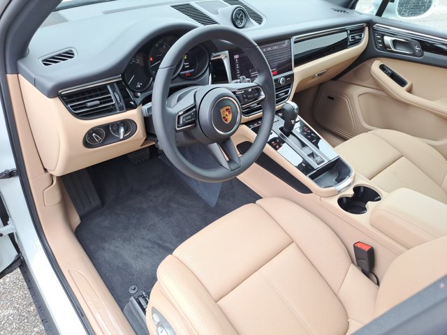 Used 2026 Porsche Macan AWD/4WD image 23