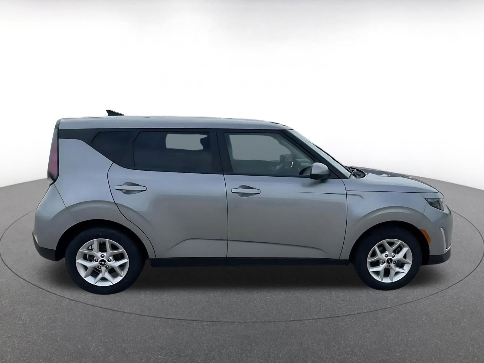 Used 2025 Kia Soul LX w/ LX Technology Package image 16