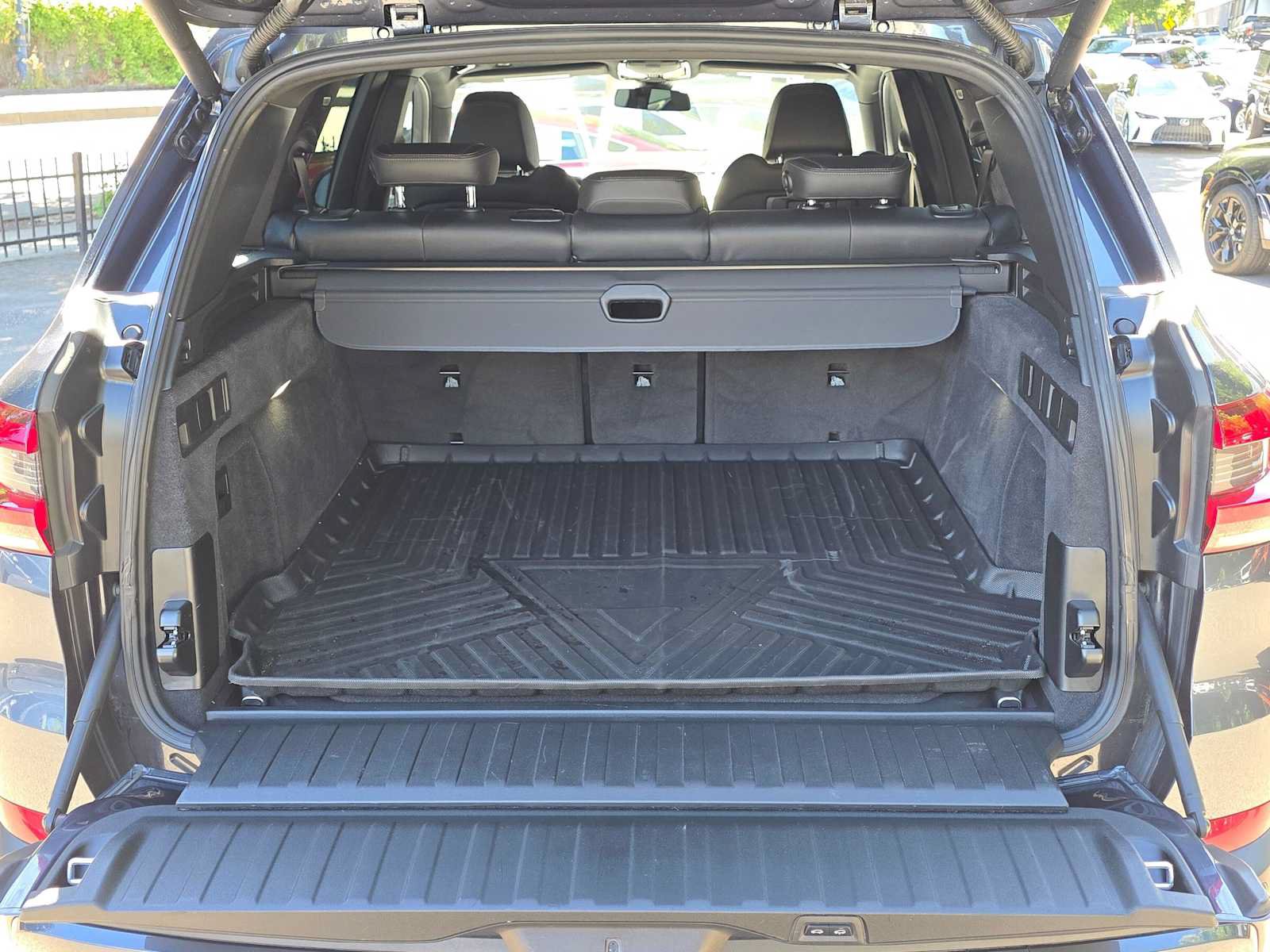 Used 2019 BMW X5 xDrive40i w/ Off-Road Package AWD/4WD image 14