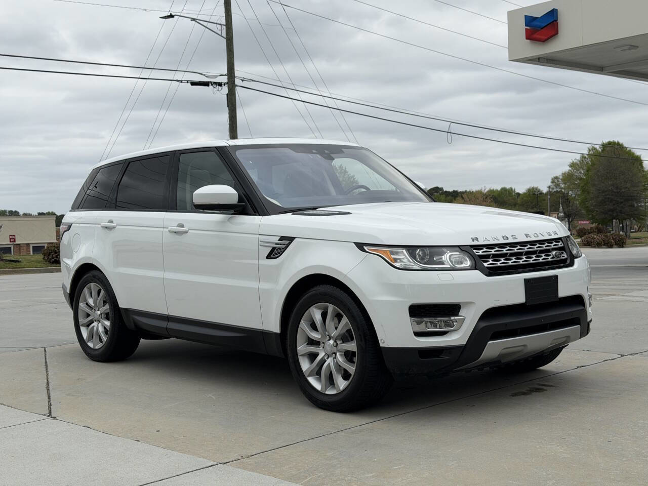 Used 2017 Land Rover Range Rover Sport HSE AWD/4WD image 3