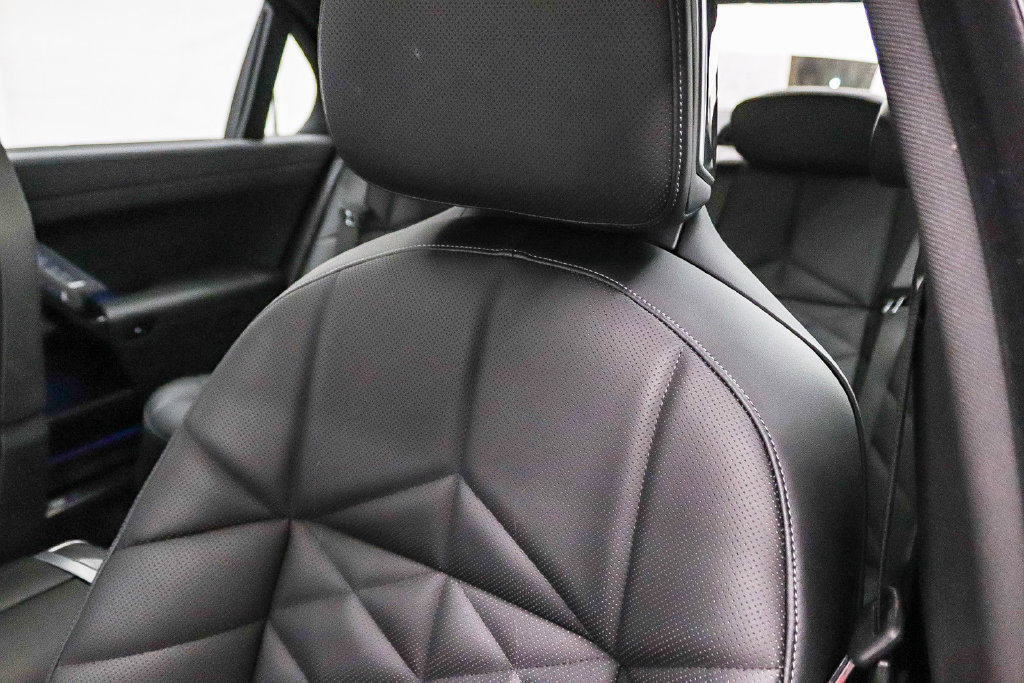 Used 2023 BMW 740i w/ Parking Assistance Package RWD image 30
