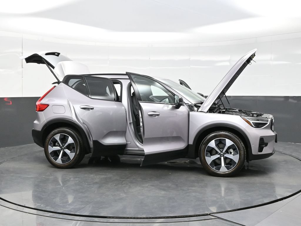Used 2026 Volvo XC40 B5 Plus AWD/4WD image 39