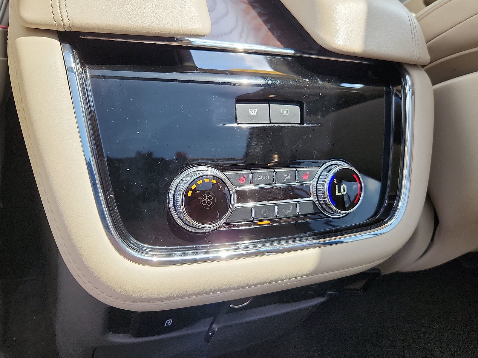Used 2021 Lincoln Navigator L Reserve w/ Luxury Package AWD/4WD image 12