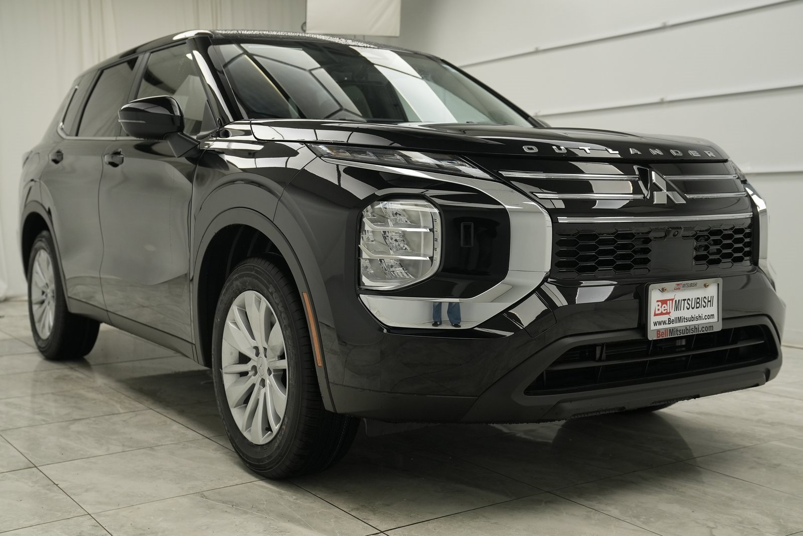 Used 2025 Mitsubishi Outlander ES image 2