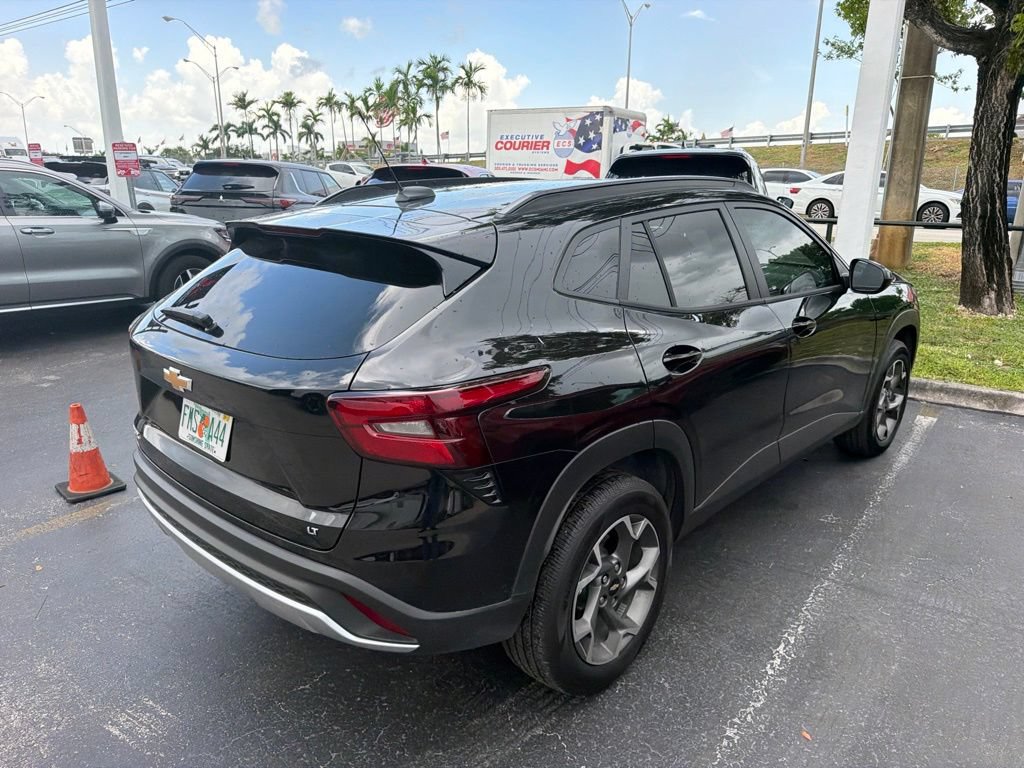 Used 2026 Chevrolet Trax LT FWD image 2