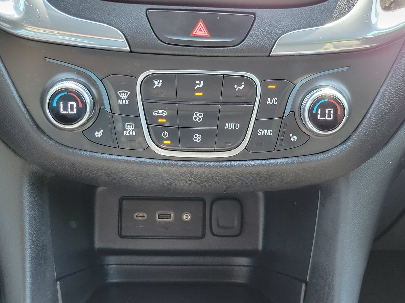 Used 2020 Chevrolet Equinox LT FWD image 22