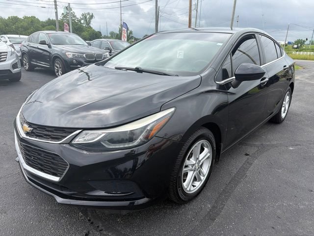 Used 2018 Chevrolet Cruze LT w/ Convenience Package FWD image 3