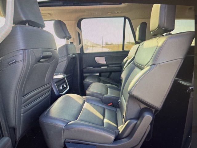 Used 2025 Ford Expedition Max Active image 9