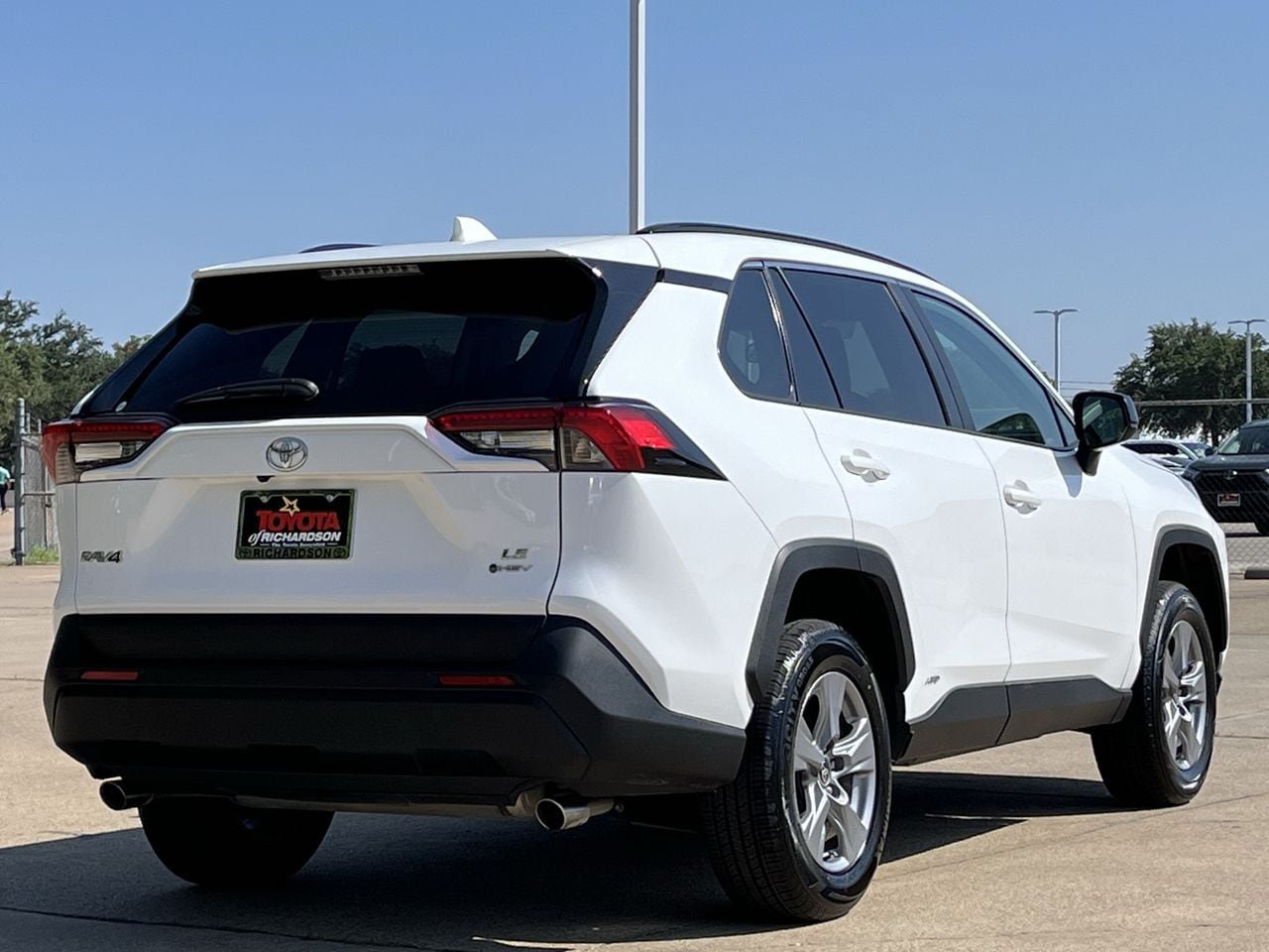 Used 2025 Toyota RAV4 LE AWD/4WD image 4