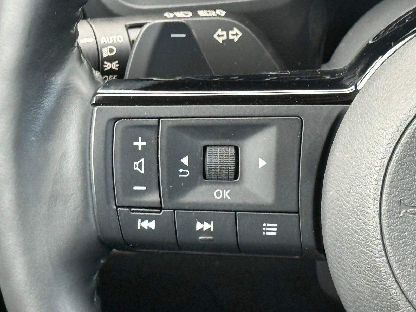 Used 2022 Nissan Rogue SL image 29