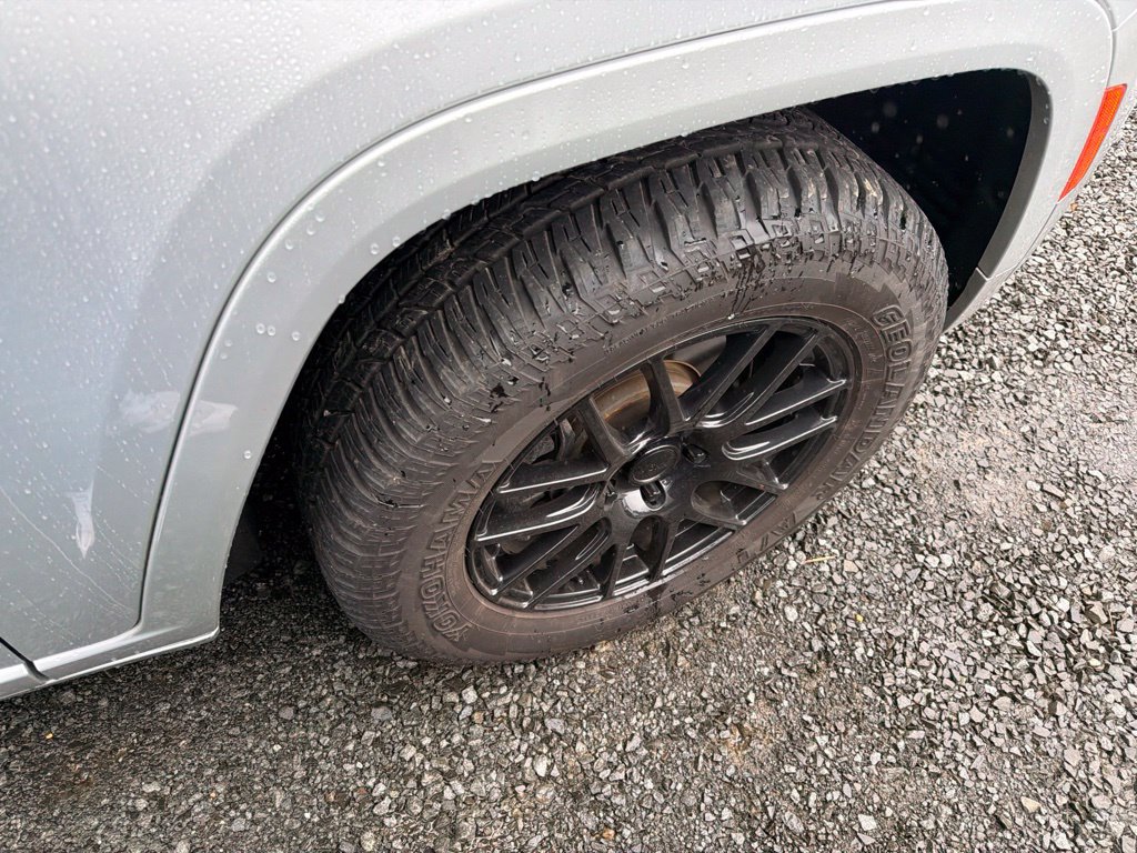 Used 2022 Jeep Grand Cherokee Summit AWD/4WD image 10