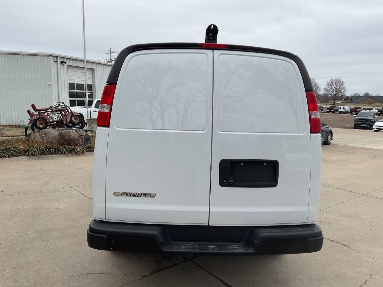 Used 2022 Chevrolet Express 2500 w/ Driver Convenience Package image 4