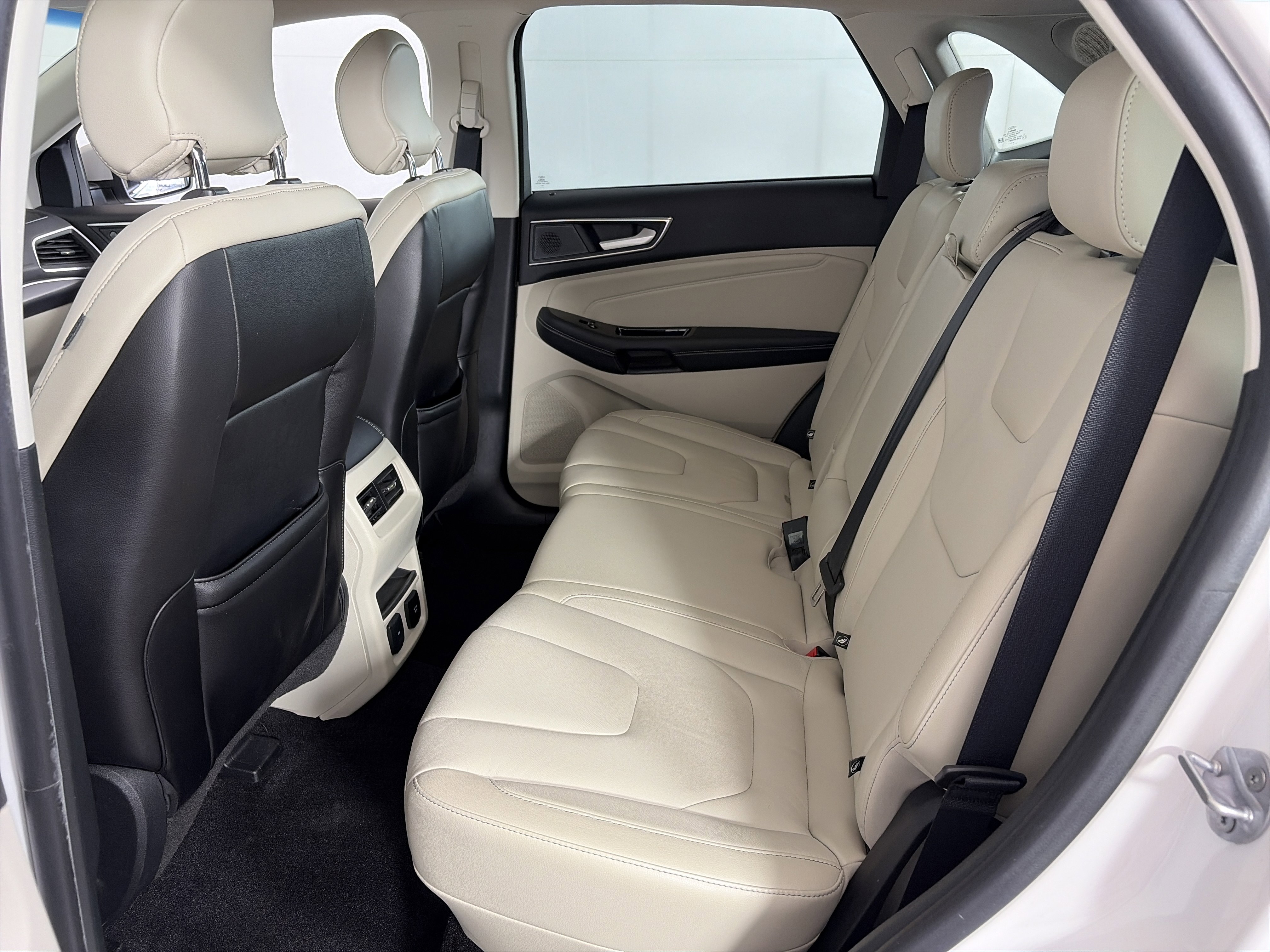 Used 2019 Ford Edge Titanium w/ Cold Weather Package image 7