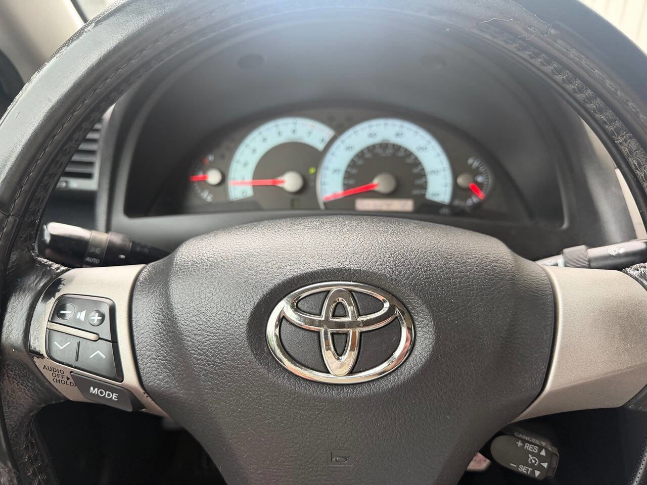Used 2010 Toyota Camry SE FWD image 17