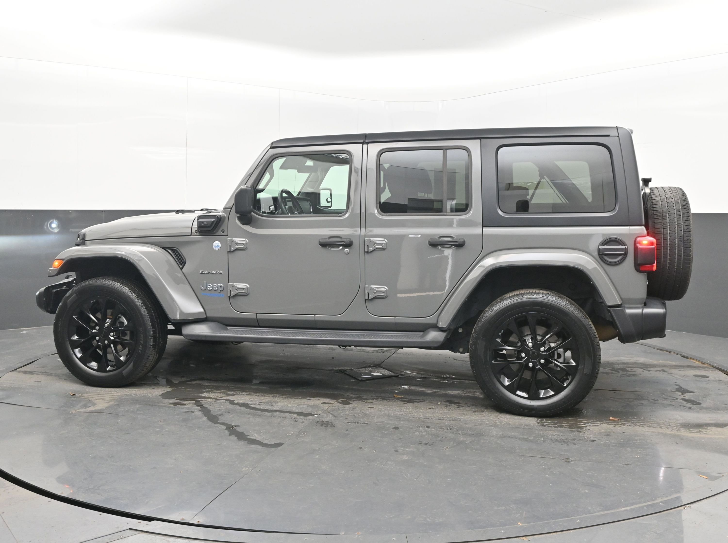 Used 2021 Jeep Wrangler Unlimited Sahara w/ Cold Weather Group image 5