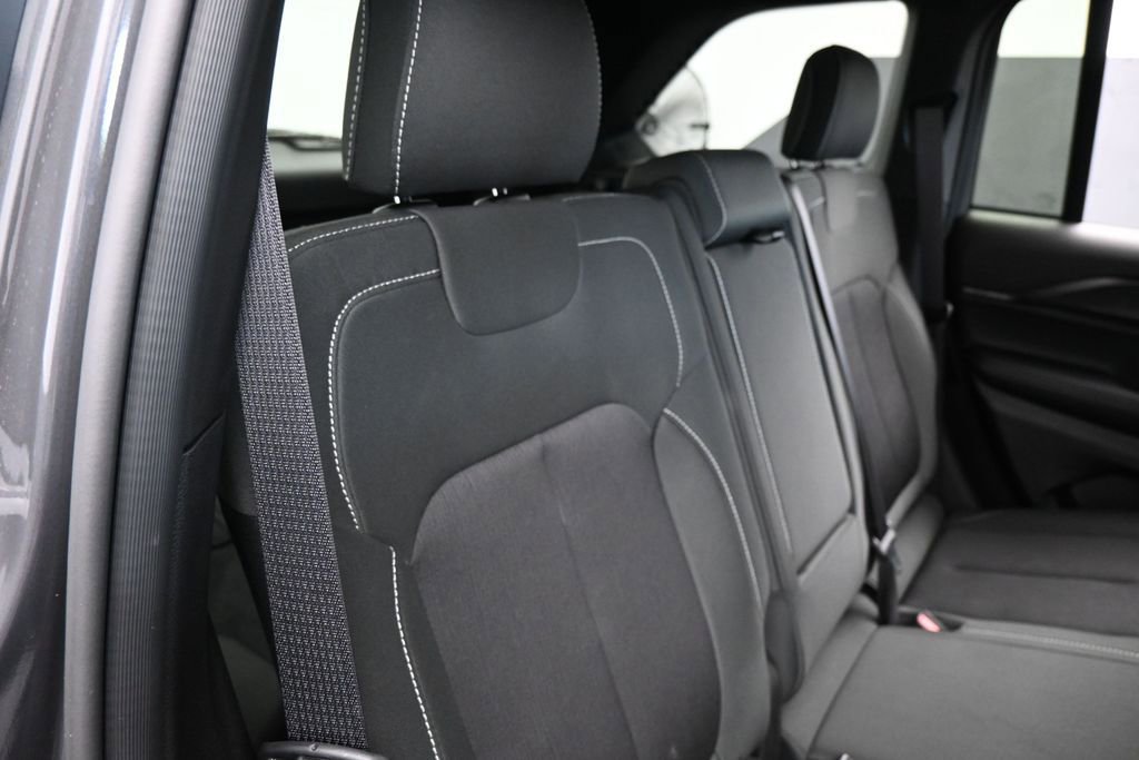 Used 2025 Jeep Grand Cherokee Laredo X RWD image 37