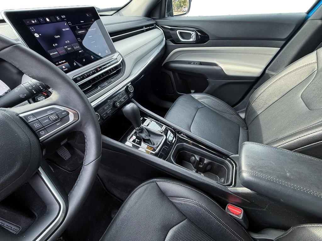 Used 2023 Jeep Compass Limited image 19