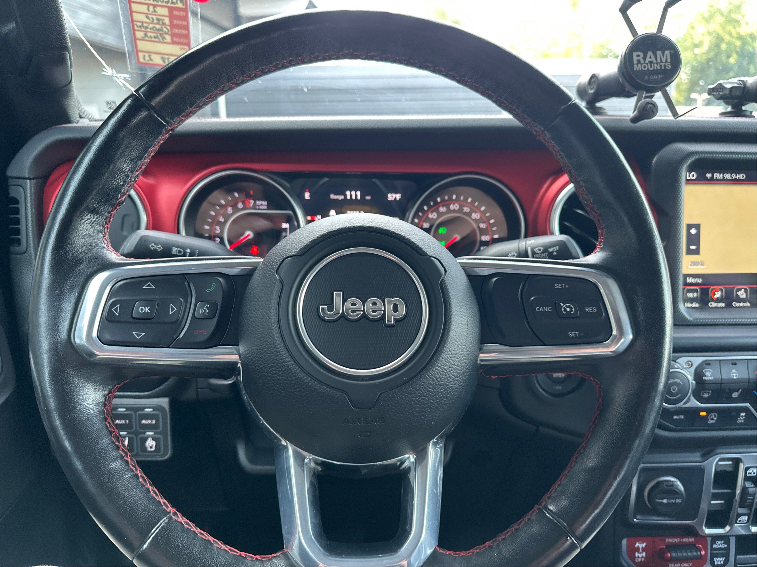 Used 2021 Jeep Gladiator Rubicon AWD/4WD image 17
