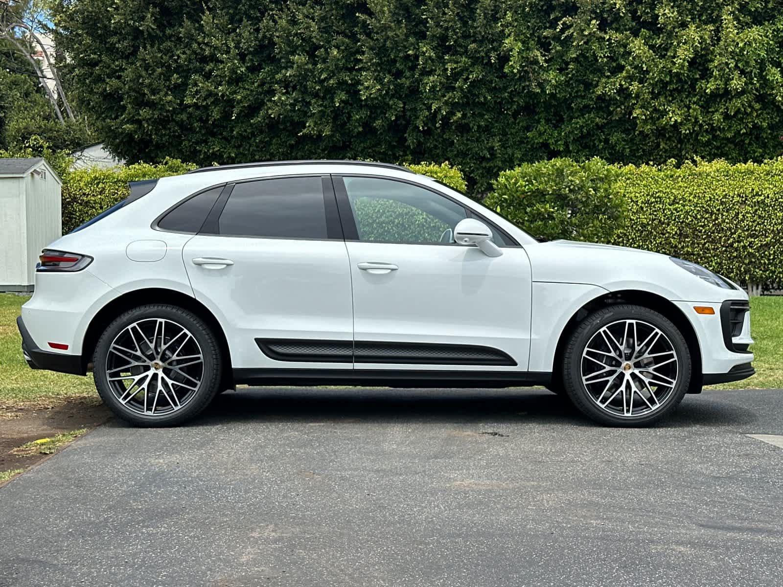 New 2026 Porsche Macan AWD/4WD image 9