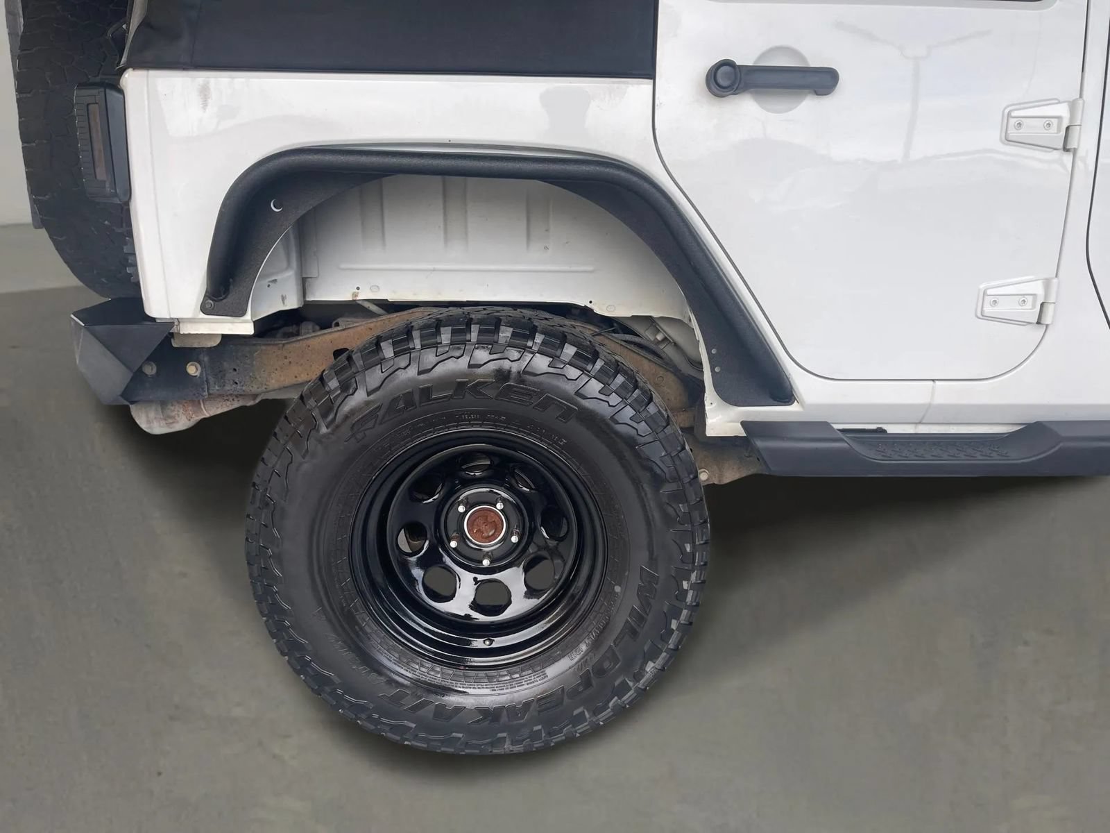 Used 2011 Jeep Wrangler Unlimited Sahara w/ Connectivity Group AWD/4WD image 12
