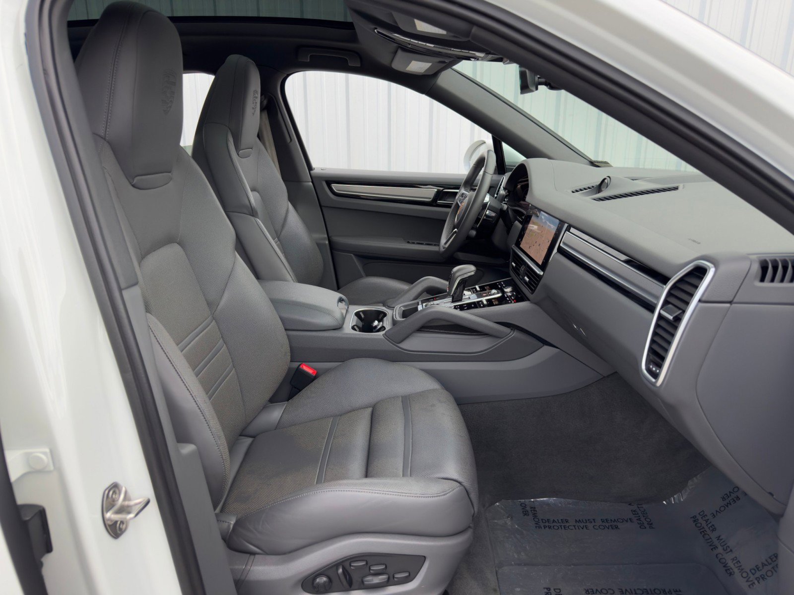 Used 2023 Porsche Cayenne E-Hybrid image 17