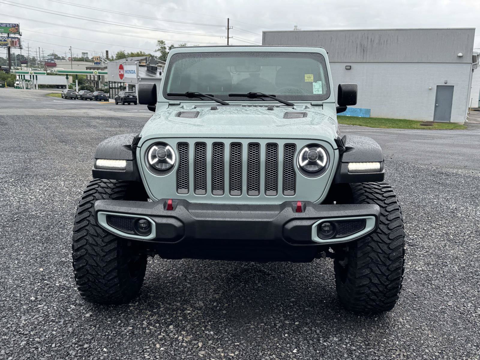 Used 2023 Jeep Wrangler Unlimited Rubicon w/ Cold Weather Group AWD/4WD image 28