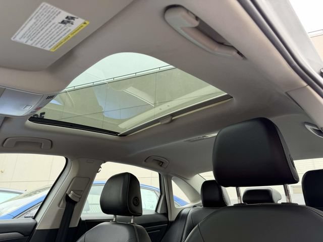 Certified 2023 Volkswagen Jetta SE w/ Panoramic Sunroof Package FWD image 21