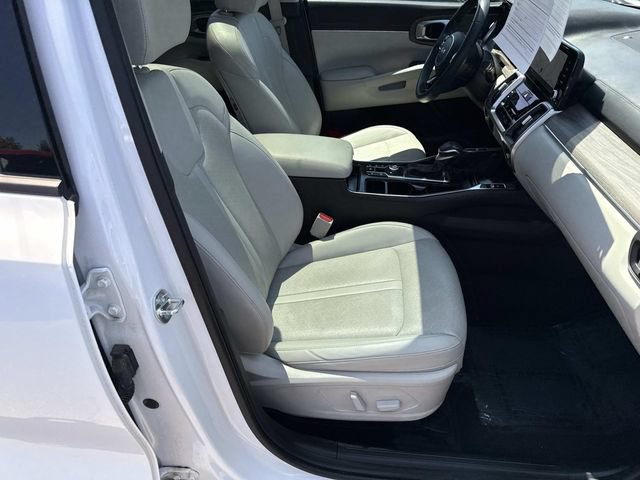 Used 2023 Kia Sorento EX w/ Panoramic Sunroof Package FWD image 9