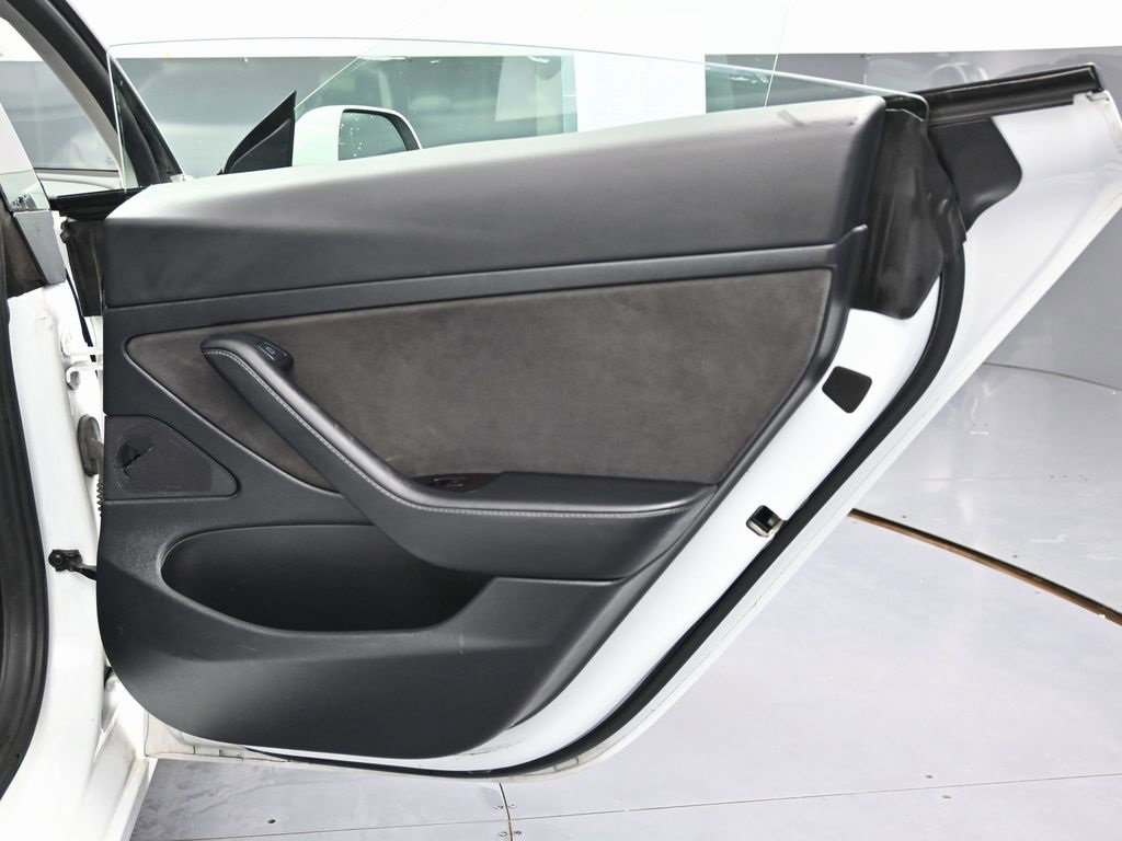 Used 2021 Tesla Model 3 Standard Range Plus image 41