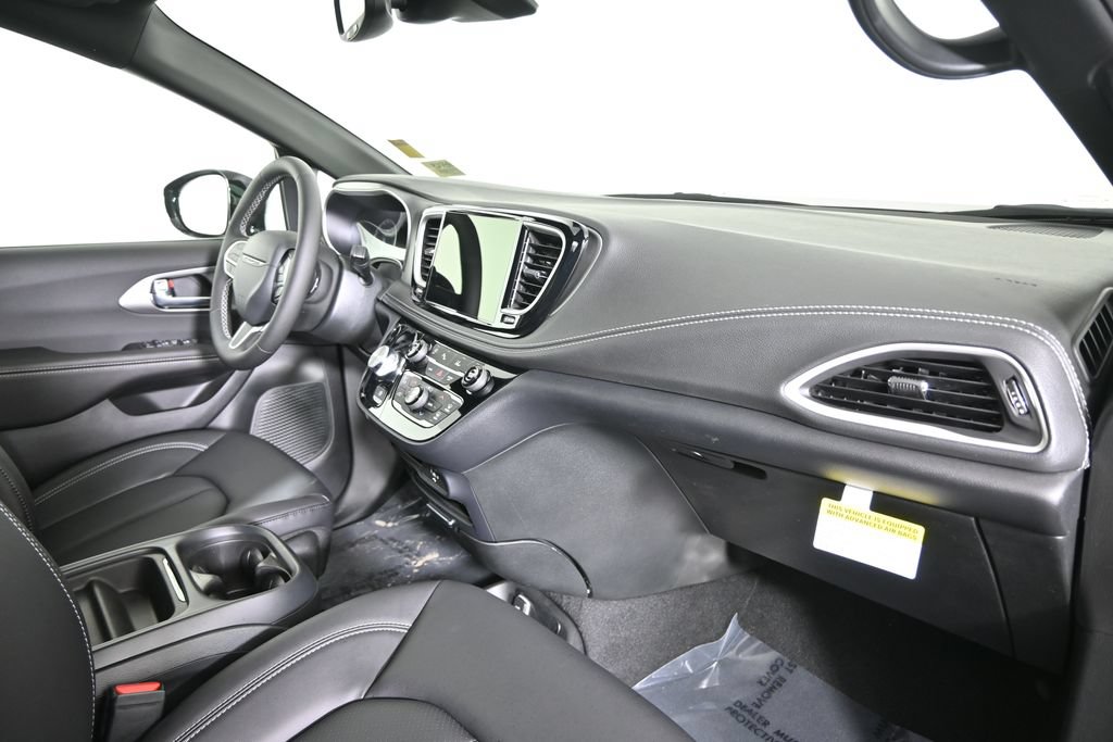 New 2027 Chrysler Pacifica Select FWD image 14