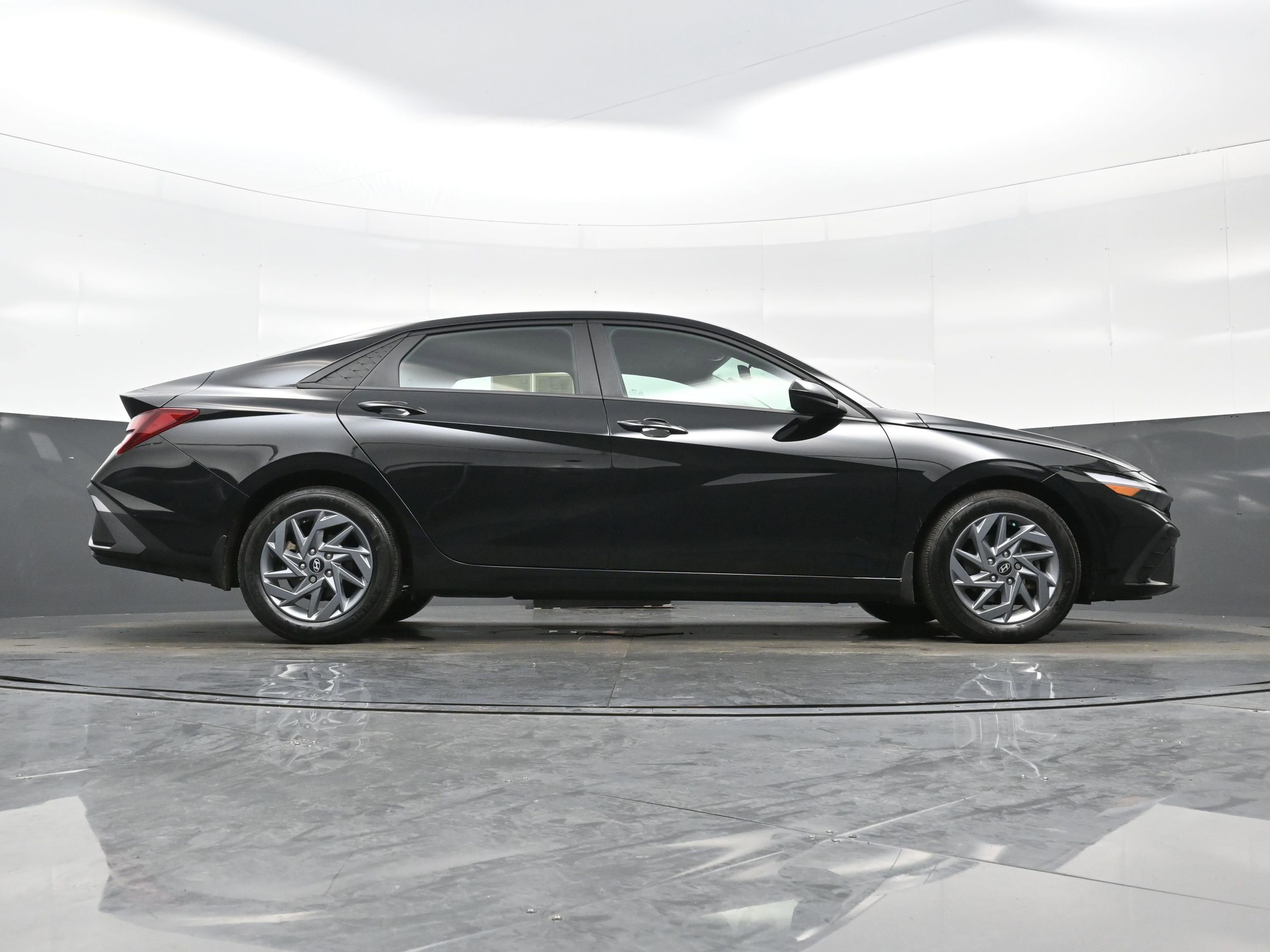 Used 2024 Hyundai Elantra SEL image 28