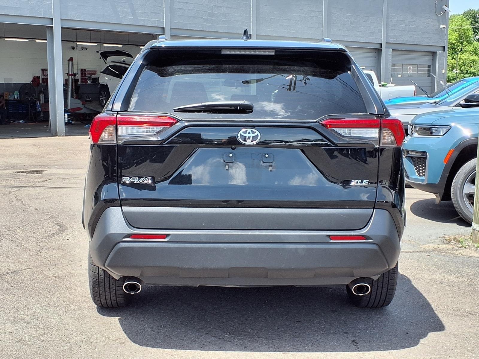 Used 2024 Toyota RAV4 XLE FWD image 20