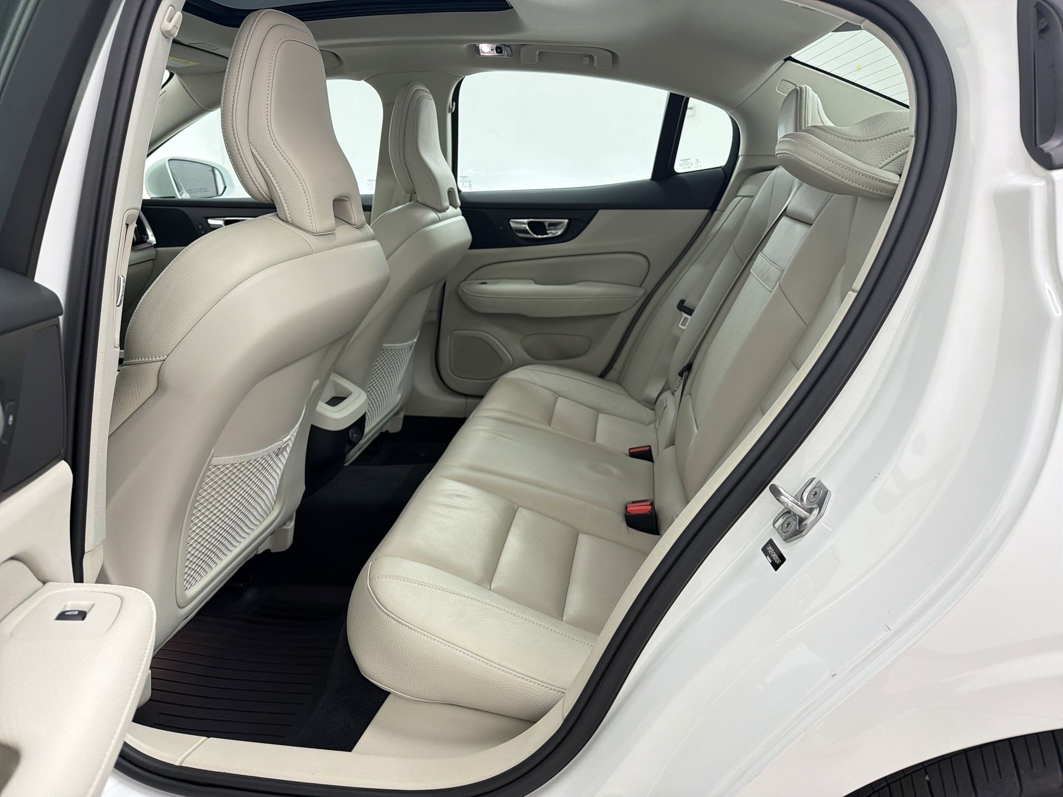 Used 2021 Volvo S60 T5 Momentum w/ Advanced Package image 13