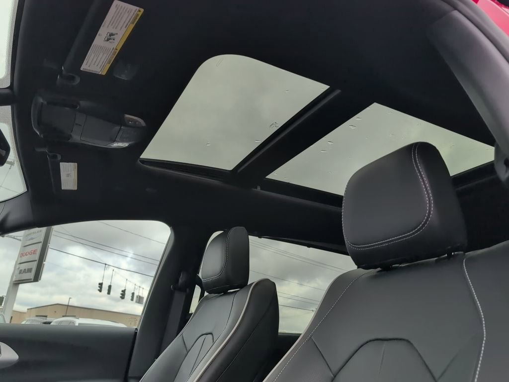 New 2026 Chrysler Pacifica Limited AWD/4WD image 25