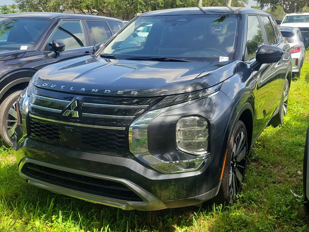 New 2025 Mitsubishi Outlander SE image 2