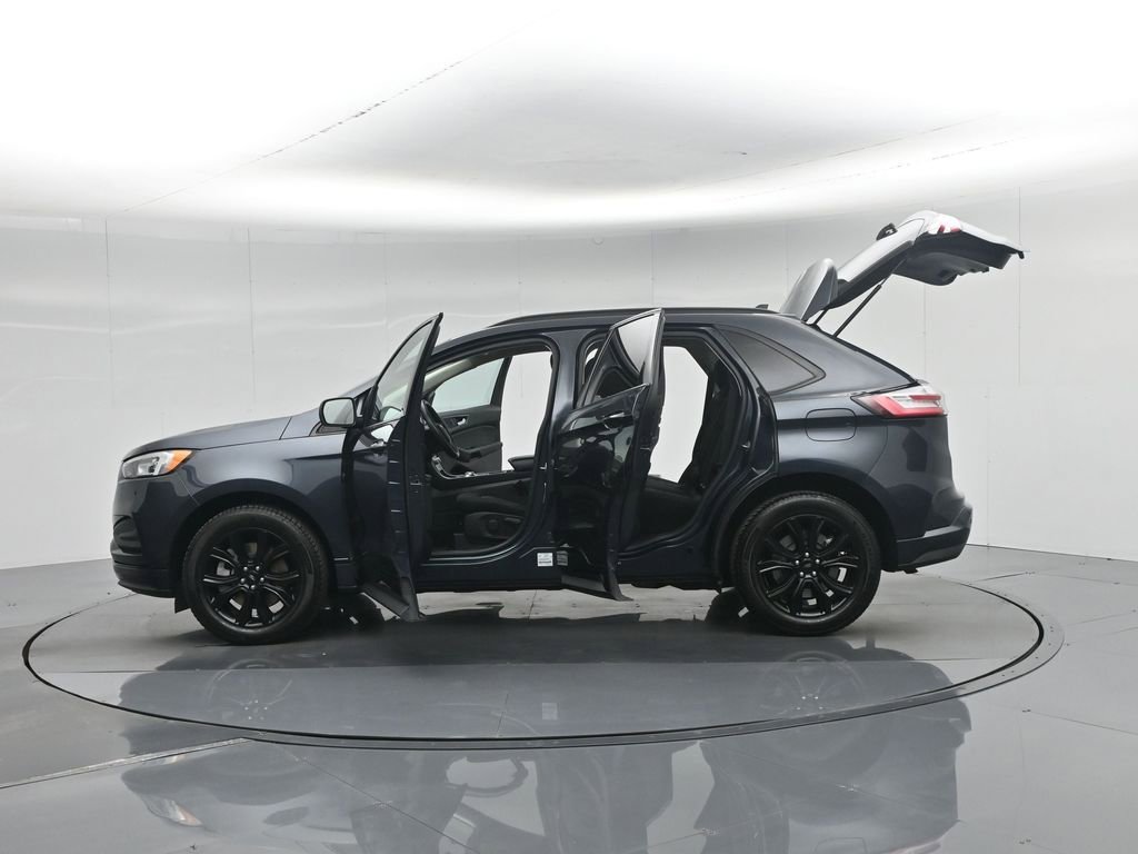 Certified 2022 Ford Edge SE w/ Black Appearance Package image 39